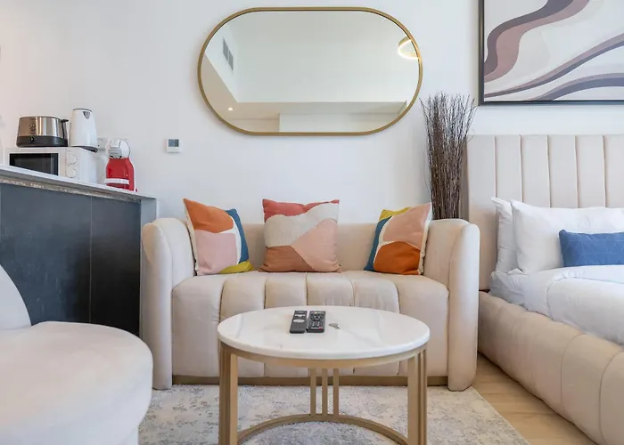 Stunning Studio In Regina Tower With Five Hotel View