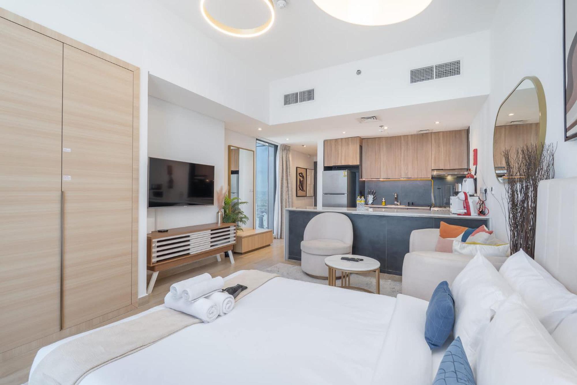 Stunning In Regina Tower With Five View