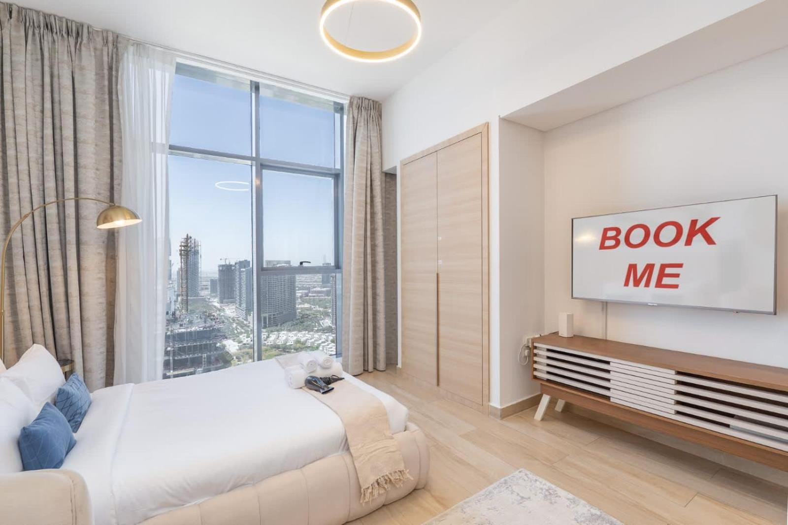 Stunning In Regina Tower With Five View Apartment Dubai
